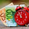 時計、時間とお金のイメージ